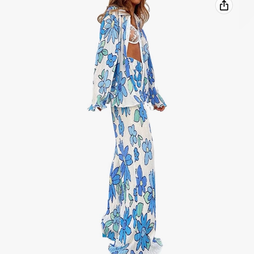 NWOT Pant suit in Floral Design Size Small